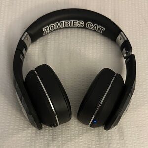 Zombies Cat Wireless Over the Ear Headphones